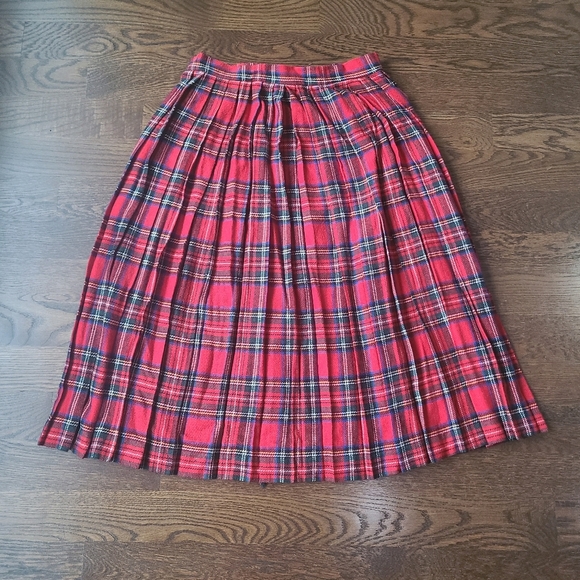 VTG 80' Lady Hazan women's red  Tartan plaid skirt with gold buttons size 14  W - Picture 3 of 7